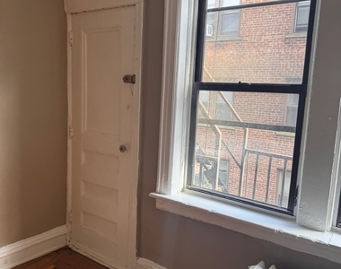 40 Sanford Place - Photo Thumbnail 6