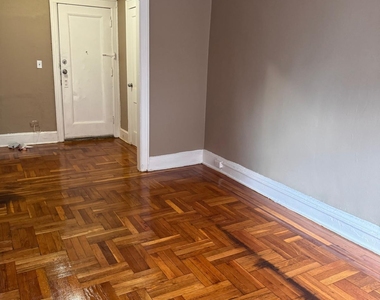 40 Sanford Place - Photo Thumbnail 2