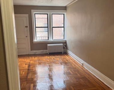 40 Sanford Place - Photo Thumbnail 4