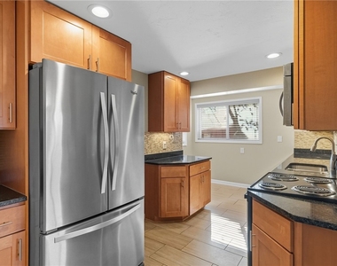 149 Anita Ave - Photo Thumbnail 5