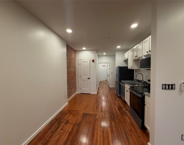 252 Main Street - Photo Thumbnail 2
