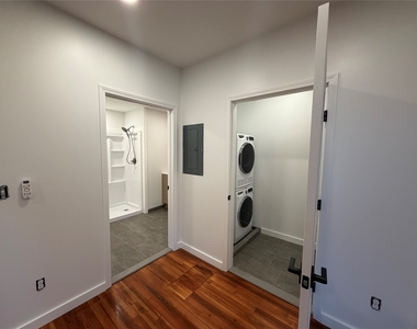 252 Main Street - Photo Thumbnail 5