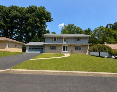 240 Ridgefield Road - Photo Thumbnail 4