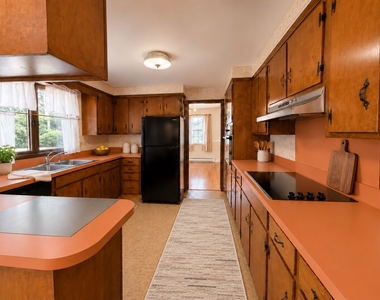 240 Ridgefield Road - Photo Thumbnail 12