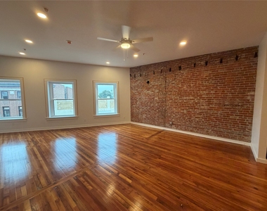 252 Main Street - Photo Thumbnail 2