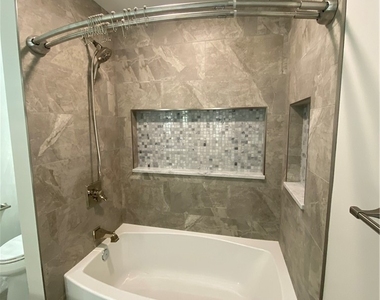 447 Summerhaven Drive N - Photo Thumbnail 13