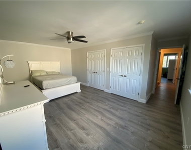 447 Summerhaven Drive N - Photo Thumbnail 11