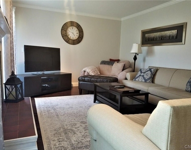 447 Summerhaven Drive N - Photo Thumbnail 2