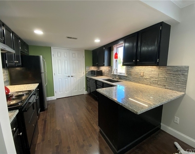 447 Summerhaven Drive N - Photo Thumbnail 7