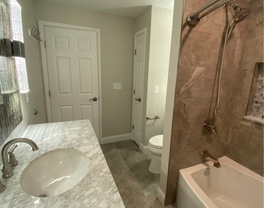 447 Summerhaven Drive N - Photo Thumbnail 14