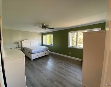 447 Summerhaven Drive N - Photo Thumbnail 9