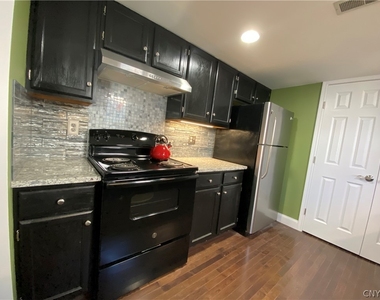447 Summerhaven Drive N - Photo Thumbnail 4