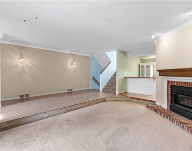 353 Lakefront Boulevard - Photo Thumbnail 6