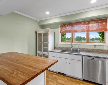 353 Lakefront Boulevard - Photo Thumbnail 9
