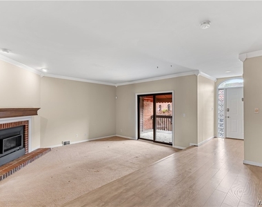 353 Lakefront Boulevard - Photo Thumbnail 4
