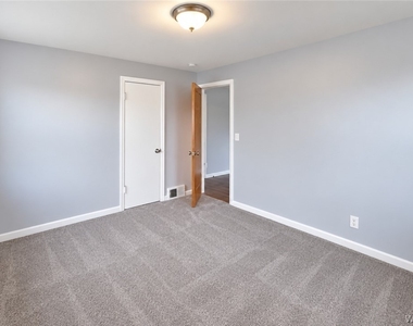 1455 Sheridan Drive - Photo Thumbnail 10