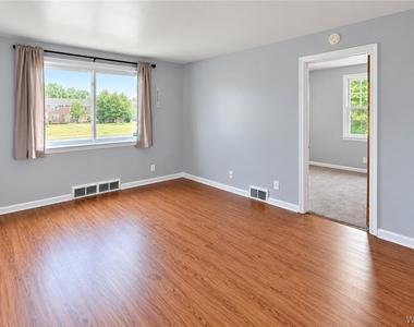 1455 Sheridan Drive - Photo Thumbnail 2