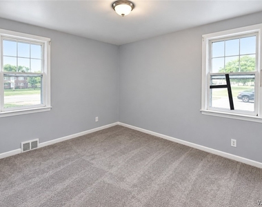 1455 Sheridan Drive - Photo Thumbnail 9