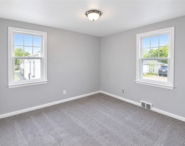 1455 Sheridan Drive - Photo Thumbnail 6