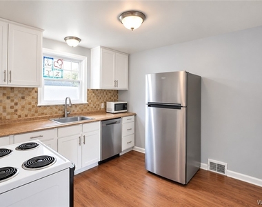 1455 Sheridan Drive - Photo Thumbnail 4