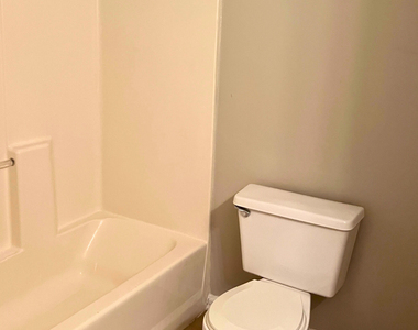 410 Admirals Walk Drive - Photo Thumbnail 12