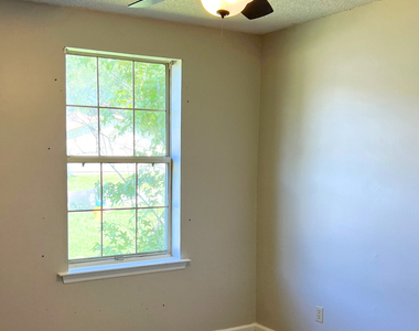 410 Admirals Walk Drive - Photo Thumbnail 9