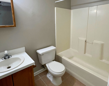 410 Admirals Walk Drive - Photo Thumbnail 11