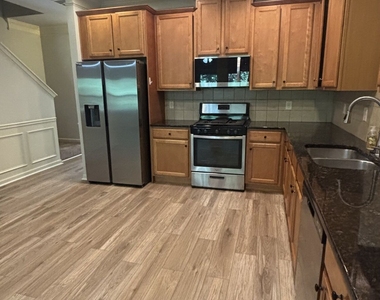 323 Knelston Oak Drive - Photo Thumbnail 4