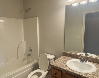 323 Knelston Oak Drive - Photo Thumbnail 10