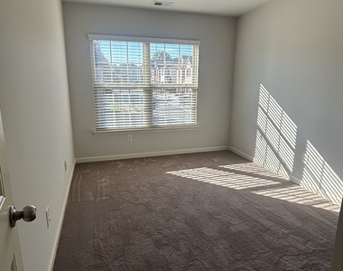323 Knelston Oak Drive - Photo Thumbnail 7