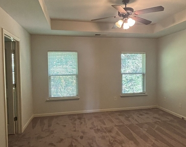 323 Knelston Oak Drive - Photo Thumbnail 6