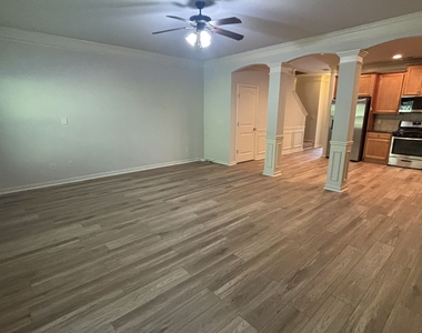 323 Knelston Oak Drive - Photo Thumbnail 3