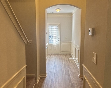 323 Knelston Oak Drive - Photo Thumbnail 2
