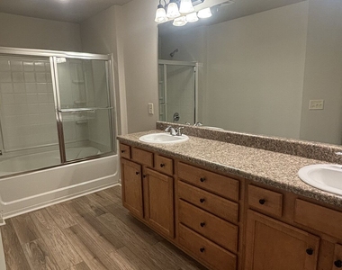 323 Knelston Oak Drive - Photo Thumbnail 9