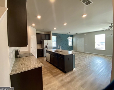 1329 Rosemary Lane - Photo Thumbnail 2
