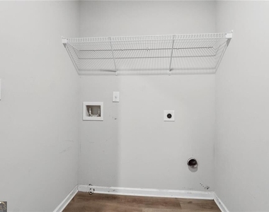 1329 Rosemary Lane - Photo Thumbnail 12