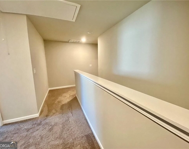 1329 Rosemary Lane - Photo Thumbnail 4