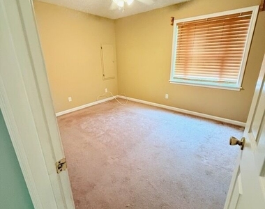 606 Marcus Street - Photo Thumbnail 5