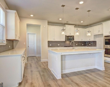 188 Blue Iris Court - Photo Thumbnail 7