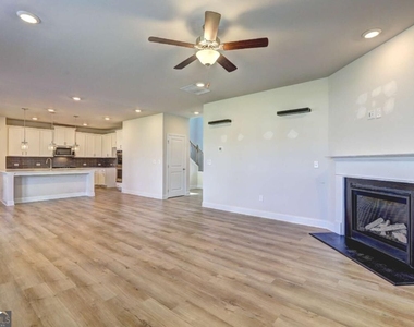 188 Blue Iris Court - Photo Thumbnail 4