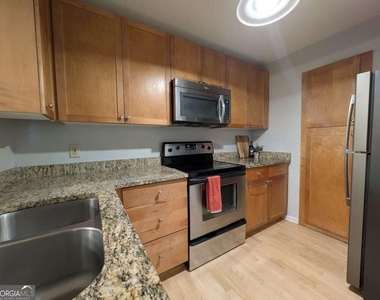 2657 Lenox Road Ne - Photo Thumbnail 4