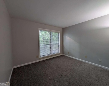 2657 Lenox Road Ne - Photo Thumbnail 5