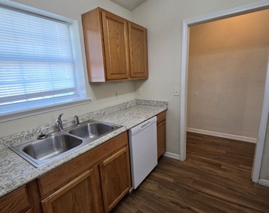 403 S Ashley Street - Photo Thumbnail 7