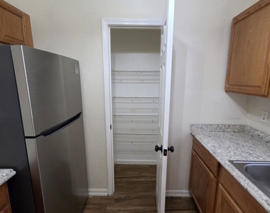 403 S Ashley Street - Photo Thumbnail 9
