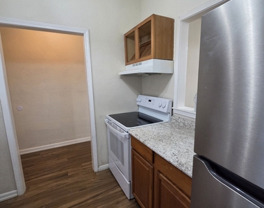 403 S Ashley Street - Photo Thumbnail 8