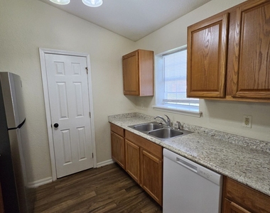403 S Ashley Street - Photo Thumbnail 10