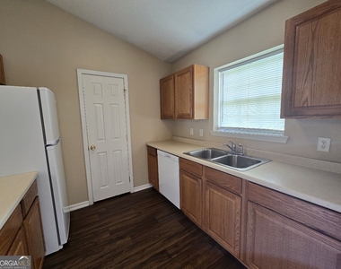 407 S Ashley Street - Photo Thumbnail 8