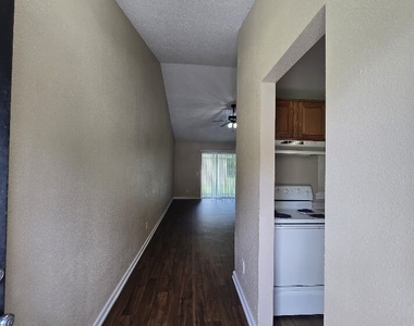 407 S Ashley Street - Photo Thumbnail 4