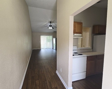 407 S Ashley Street - Photo Thumbnail 5