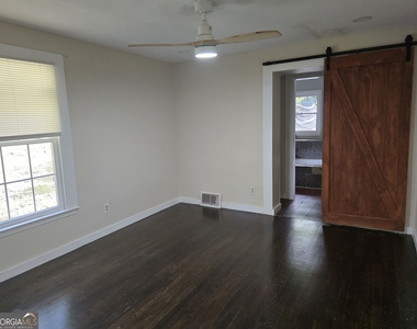 3220 Memorial Drive - Photo Thumbnail 7